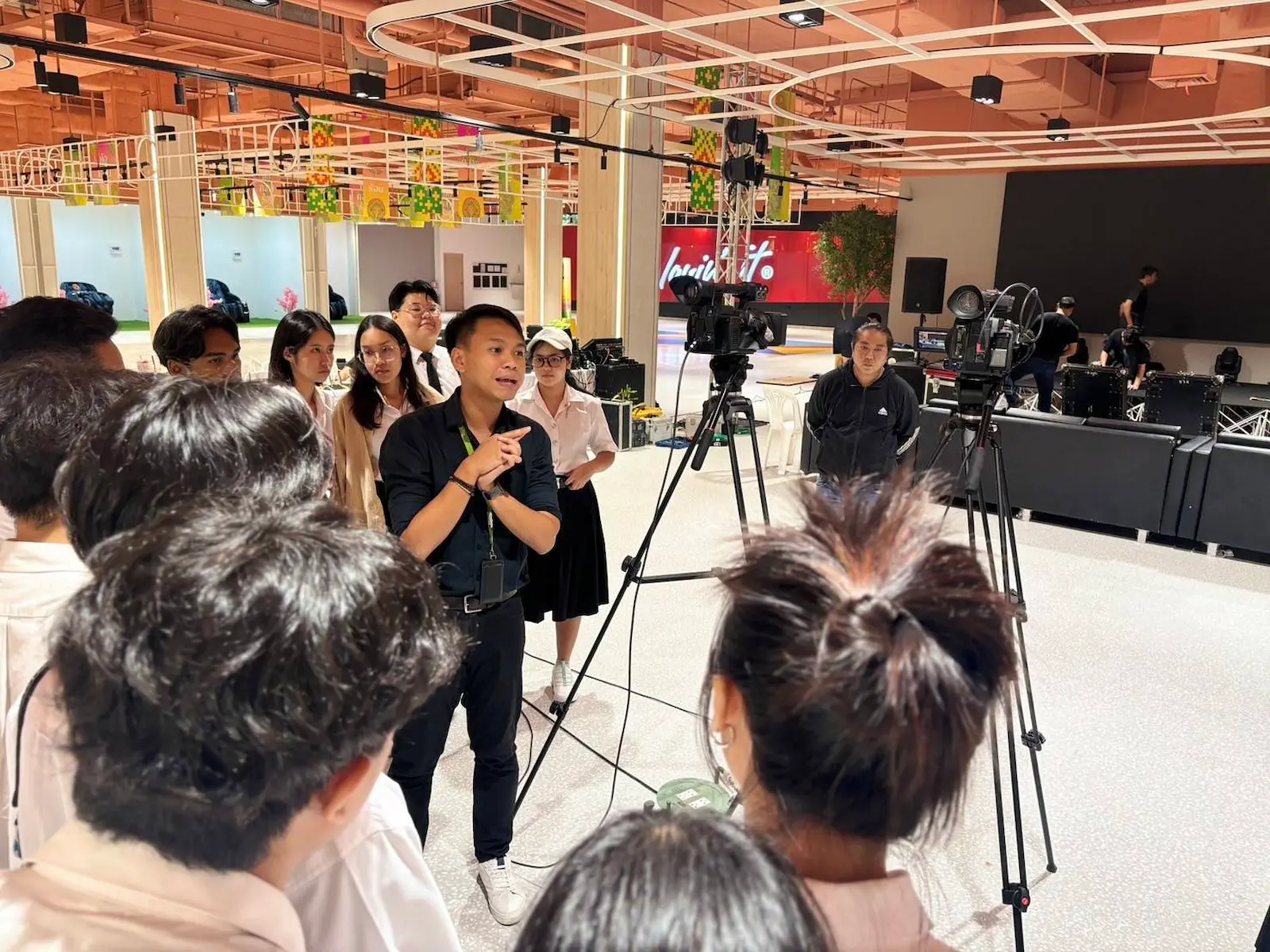 การแนะนำการใช้งานระบบภาพและกล้อง vido ถ่ายทอดสด (Broadcast Camera) สำหรับงานอีเวนต์สเกลใหญ่