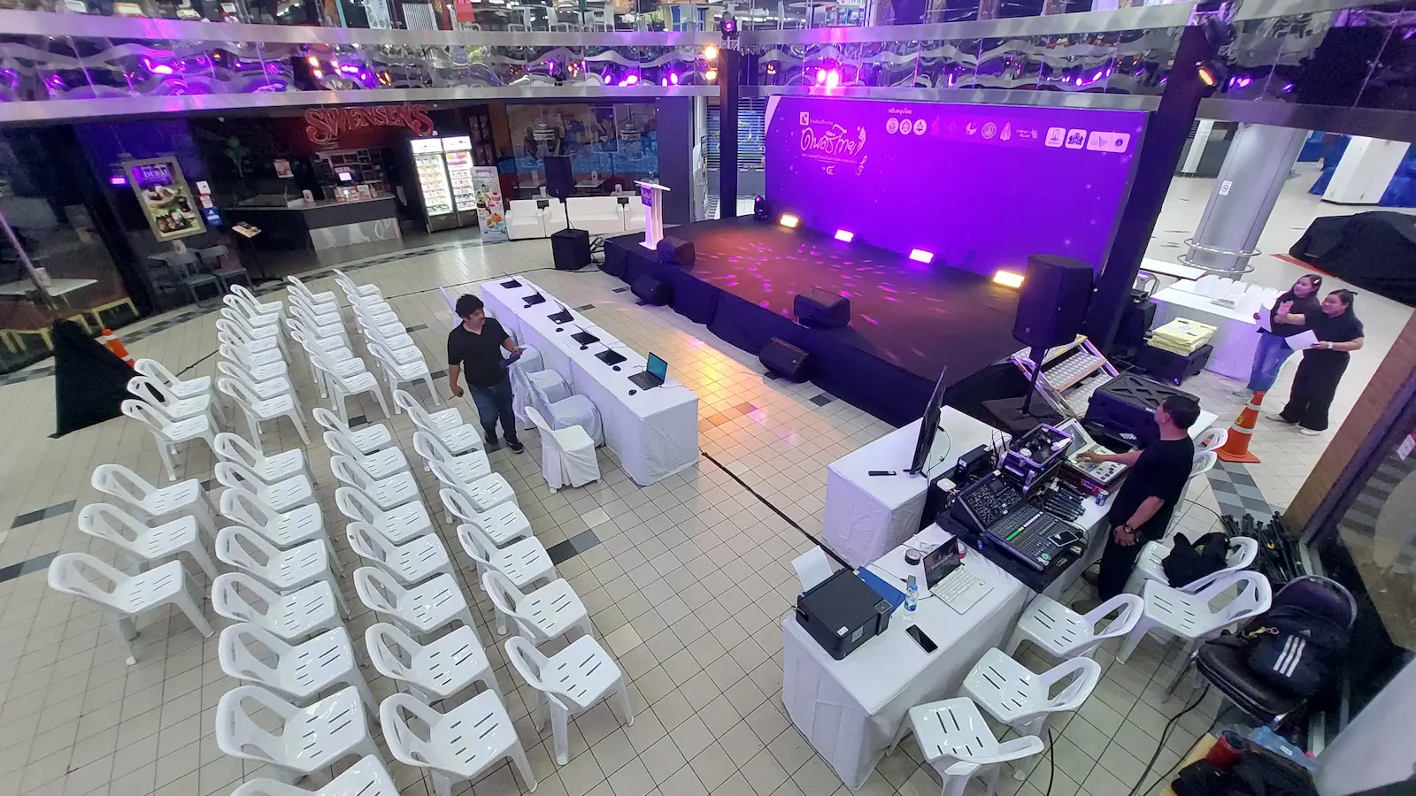 ทดสอบระบบแสงเวทีก่อนเริ่มงานประกวดดนตรีไทย Big C มาตรฐาน Broadcast