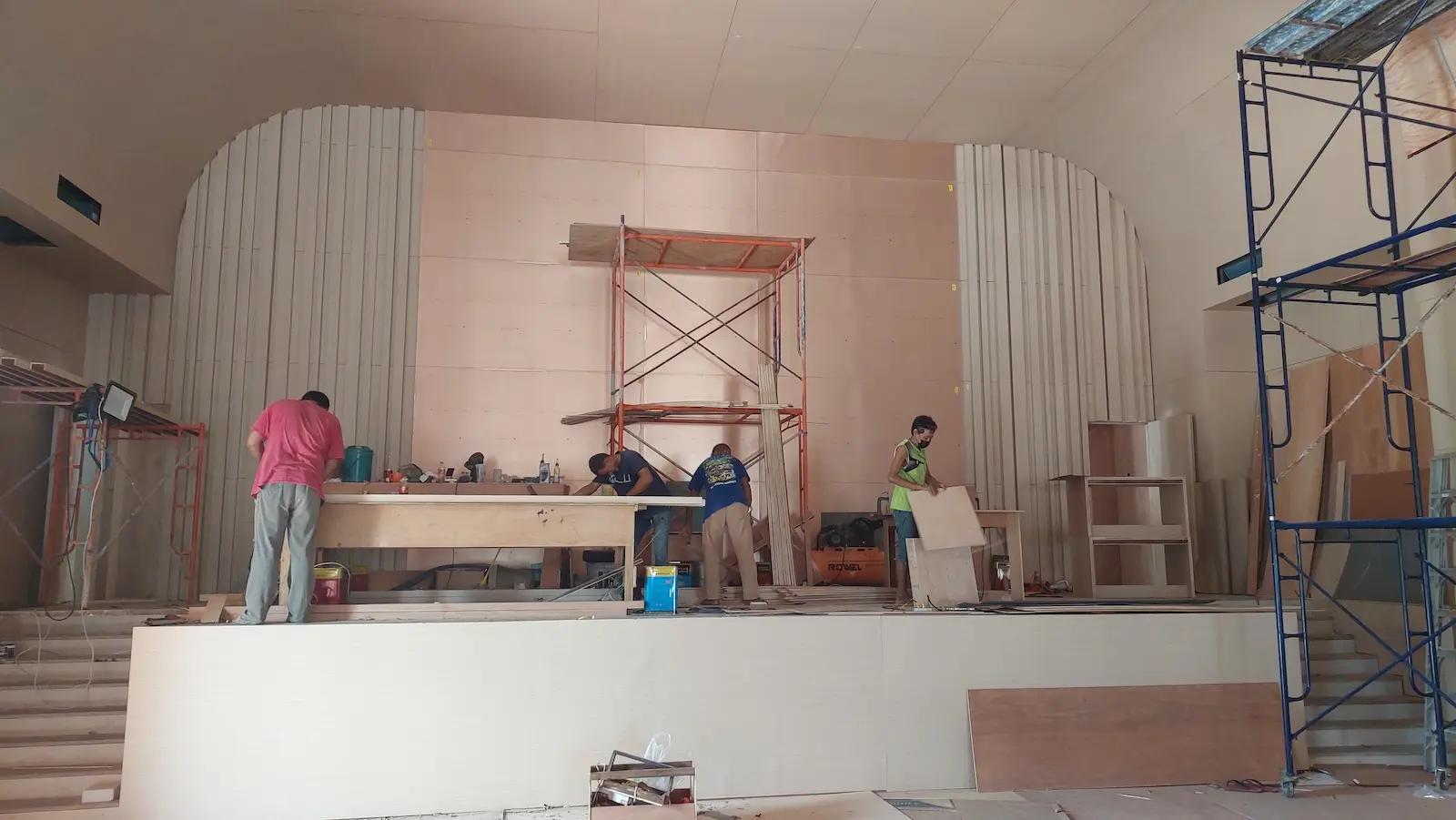 การติดตั้งโครงสร้างเวทีและ Integrate ระบบสำหรับโรงแรม