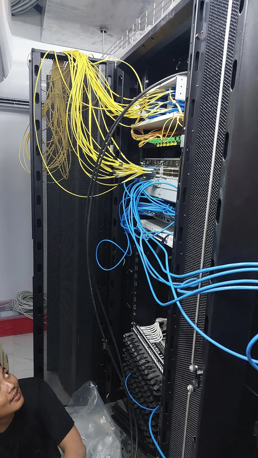 การติดตั้ง Server Rack และระบบ Network ในห้อง Server Room โรงแรม