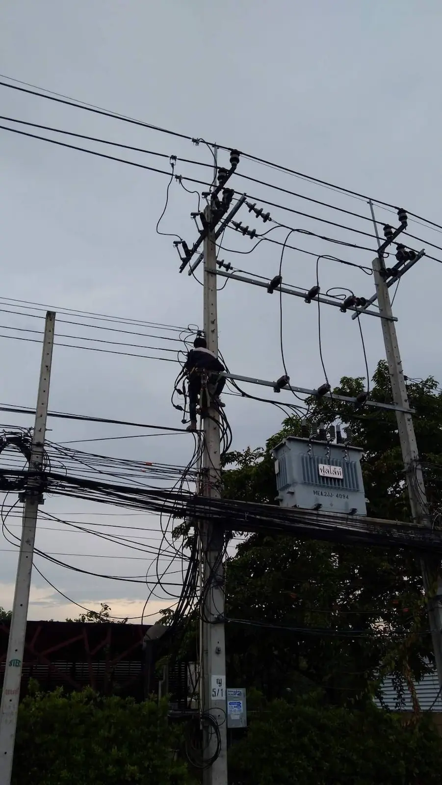 การติดตั้งหม้อแปลงไฟฟ้าบนเสาสาธารณูปโภค ตามมาตรฐาน MEA