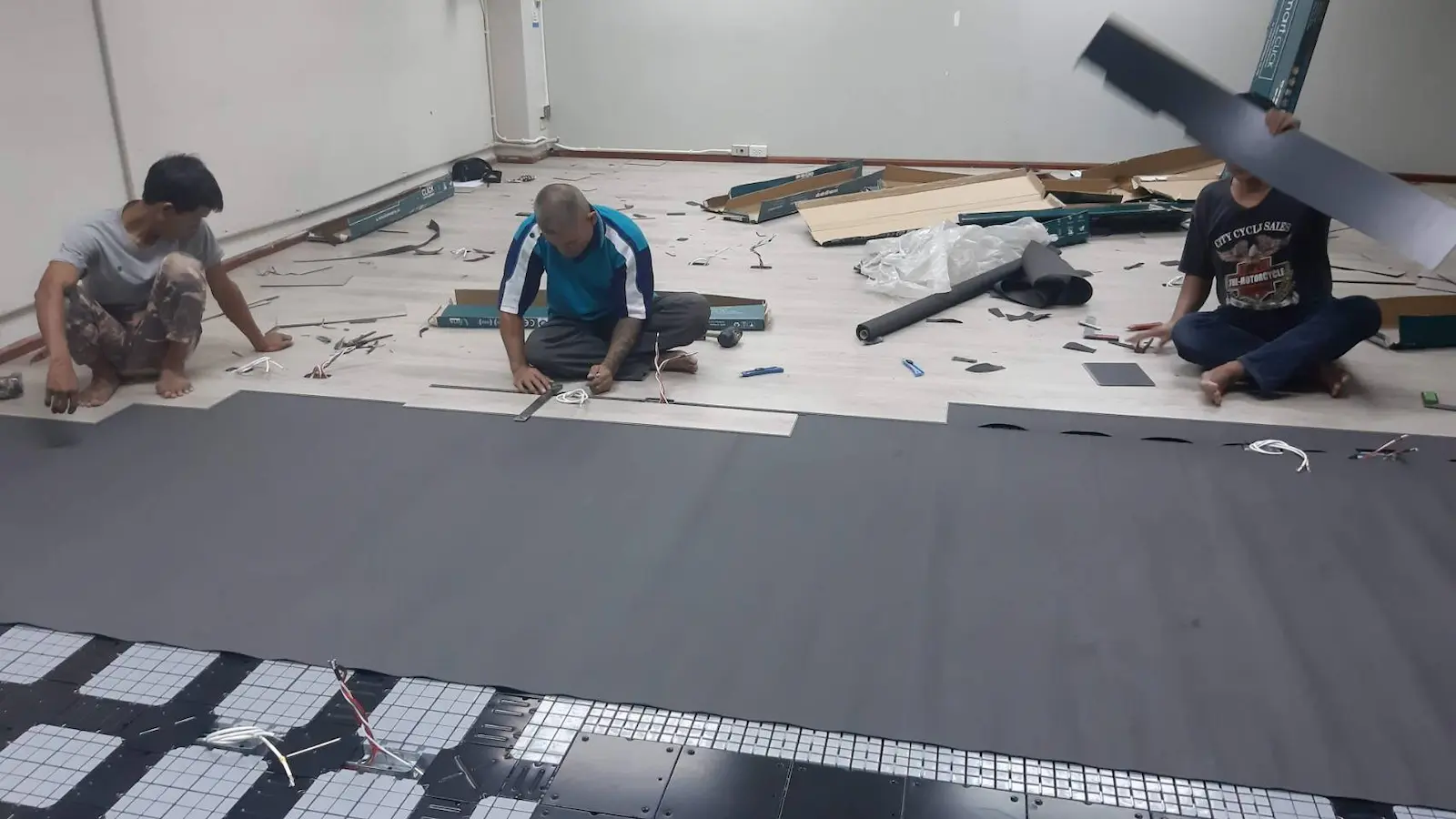 การติดตั้งระบบพื้นยกสูง (Raised Floor) ในห้อง Server Room มาตรฐาน Data Center