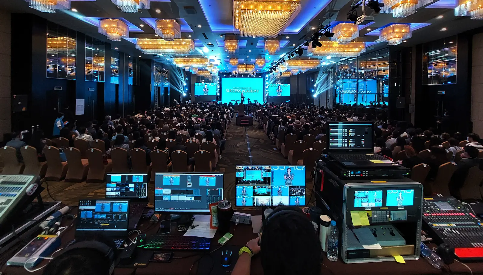 Pro Cluster Hero Background